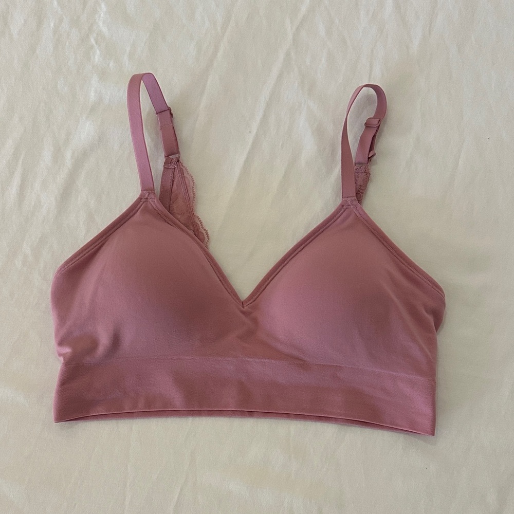 UNDEROUTFIT Laced Straps Pullover Bralette, size medium, color Lilas